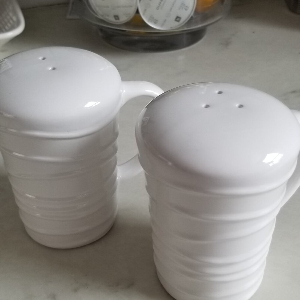 $5/$25 Salt/pepper shakers with spoon rest